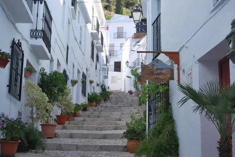 A street between white buildings in Frigiliana