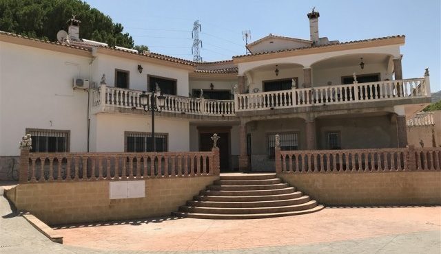 Villa in Alhaurín de la Torre – R3233944